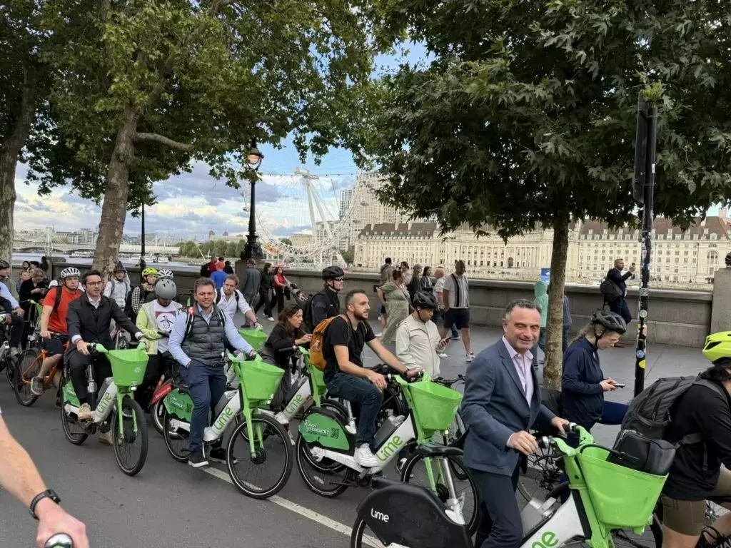 Cycling Etiquette: Navigating Bike Lanes and Race Highlights