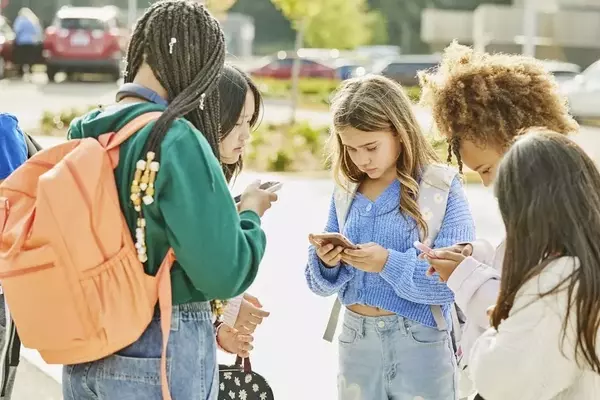 Florida's New Cellphone Ban in Schools Sparks Mixed Reactions