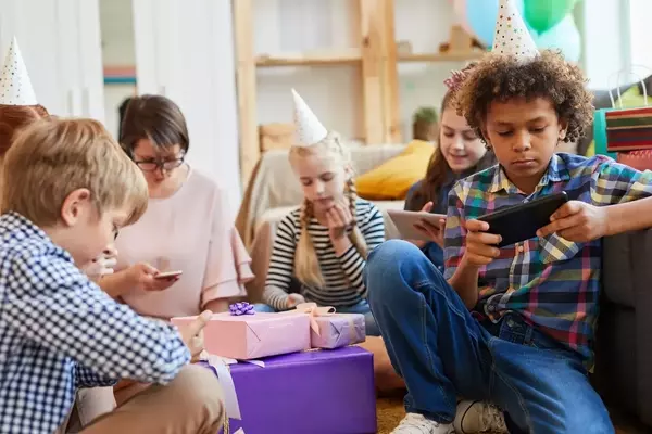Reimagining Teen Gatherings: The Allure of Phone-Free Nostalgia Parties