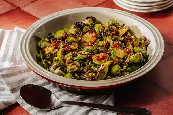 Crispy Brussels Sprouts with Sweet Chili Sauce (Nam Chim Gai)