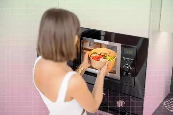 Microwaving Food: Retaining Nutrients and Maximizing Health Benefits