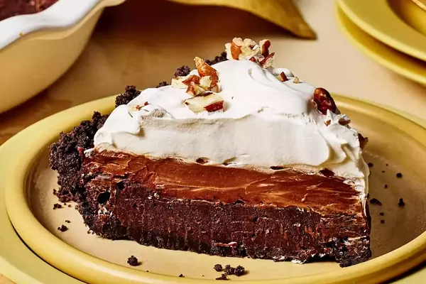 Decadent Chocolate Delight: The Ultimate Mississippi Mud Pie
