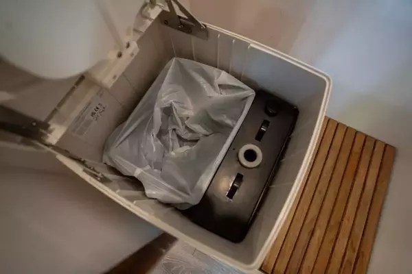 CompoCloset Cuddy Lite: A Comprehensive Review of the Best Portable Composting Toilet for Van Life