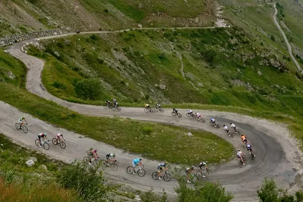 Petition Gathers Thousands of Signatures to Remove Col de Sarenne from 2026 Tour de France Route