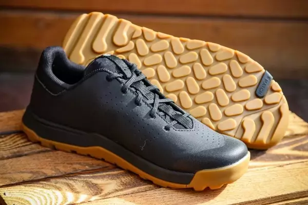 Crankbrothers Stamp Trail Lace Flat Shoes: Versatility for Trail and Urban Riding