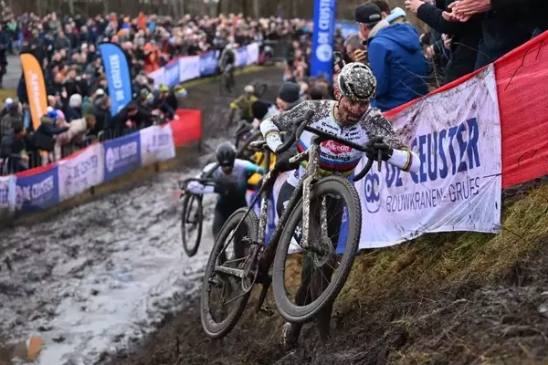 Mathieu van der Poel Returns: Cyclo-cross Season Kicks Off in Namur