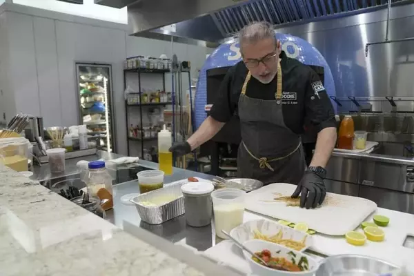 Navigating Economic Headwinds: How Chain Restaurants Maintain Affordability Amid Rising Costs