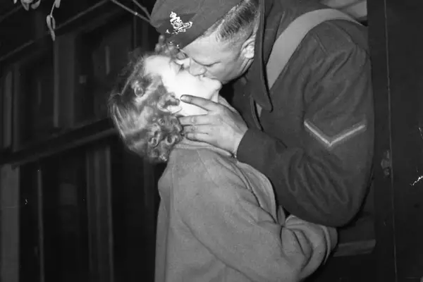 The Fascinating Journey of Mistletoe: From Ancient Origins to Modern Holiday Tradition