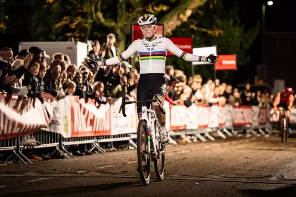 Cyclo-Cross World Champion Fem van Empel Pauses Career Indefinitely
