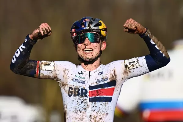 Zoe Bäckstedt Set for Cyclo-Cross Return After Wrist Injury
