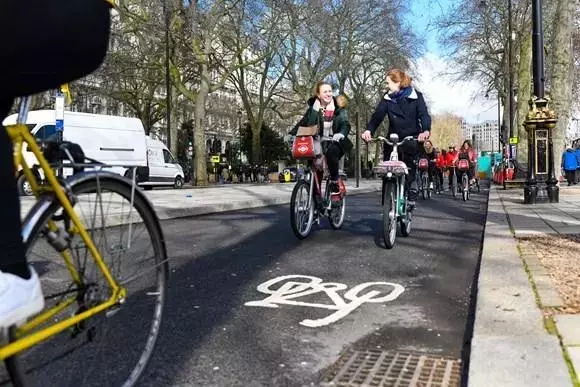 London Cyclists Face Safety Film or Fine for Red Light Violations