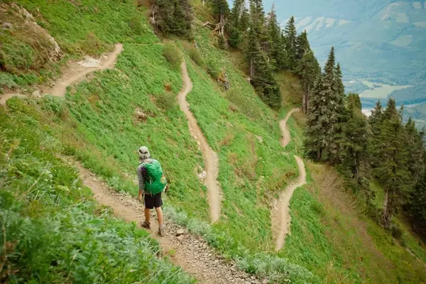 The Great Divide: Steep Eastern Trails vs. Winding Western Switchbacks