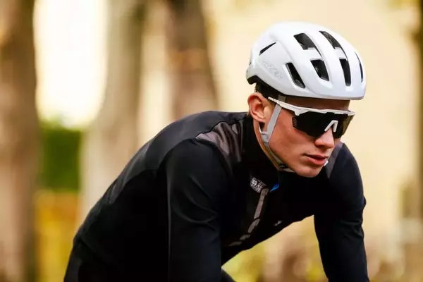 Lazer Sphere KinetiCore Road Helmet: Enhanced Safety for Cyclists