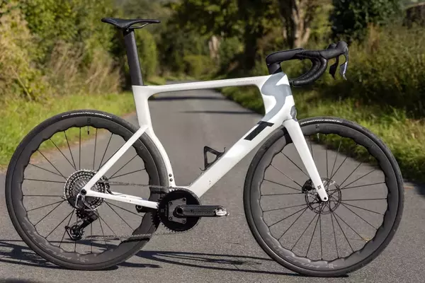 3T Strada Italia: The Pinnacle of Aero Endurance All-Road Cycling