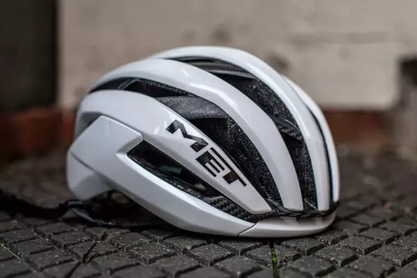 MET Trenta 3K Carbon Helmet Review: Enhanced Safety and Comfort for Cyclists