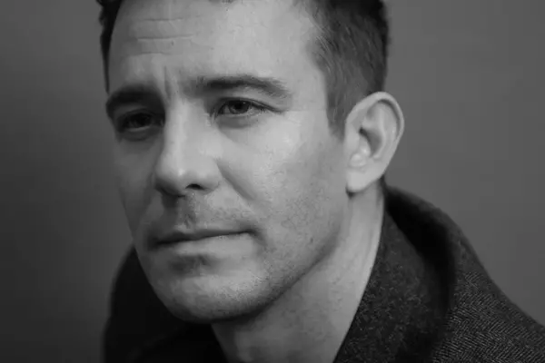 Luke Thompson's Perspective: Bridging Shakespearean Themes with 'Bridgerton' Charm