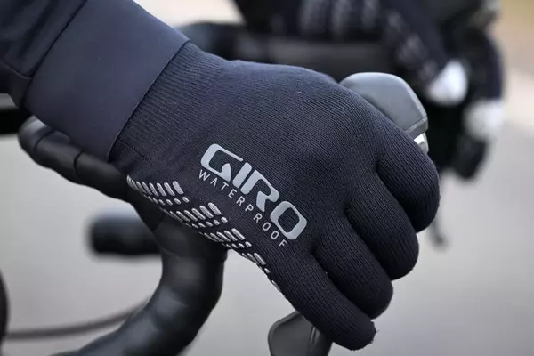 Giro Xnetic H2O Gloves: A Comprehensive Review for Winter Cyclists