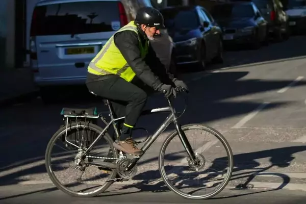 Ireland Considers Mandatory Helmet and Hi-Vis Laws for Cyclists