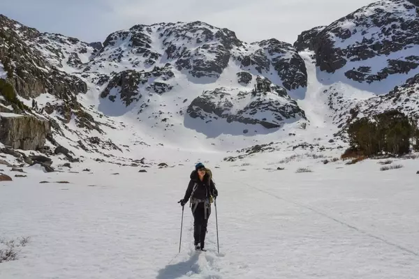 Winter Hiking: Essential Leave No Trace Guidelines