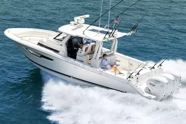 The Pursuit S 388 Sport: A Harmonious Blend of Angling Prowess and Crew Comfort