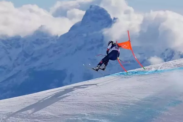 Lindsey Vonn's Olympic Dream Ends in Dramatic Downhill Crash