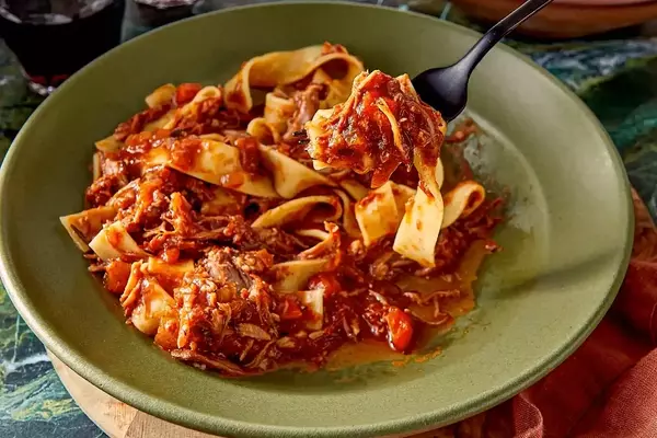 Effortless Slow-Cooked Pork Ragu: A Recipe for Rich, Italian-American Flavor