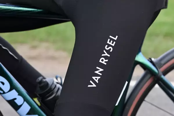 Van Rysel RCR Extreme Winter Bib Tights: A Comprehensive Review