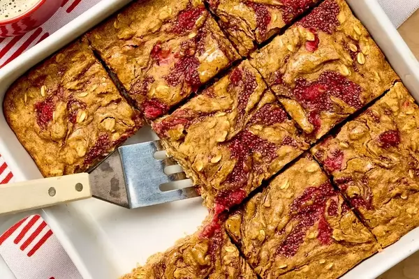 Wholesome Oatmeal Bars with Almond Butter and Strawberry