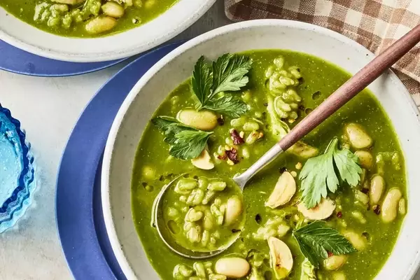 Revitalizing Green "Swamp" Soup: A Quick & Healthy Meal