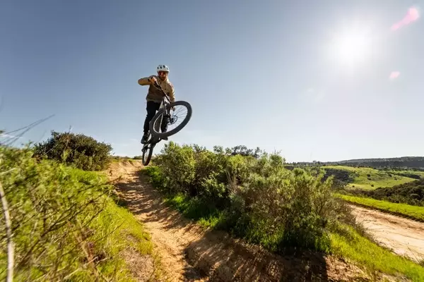 Aventon Unveils Enhanced Ramblas ADV eMTB with Class 3 Capability and Tubeless Tires