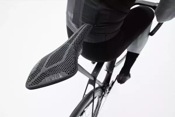 Fizik Reintroduces Arione Saddle with Modern Enhancements