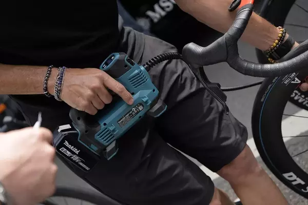 Debating Cycling Rim Safety: Hookless vs. Hooked