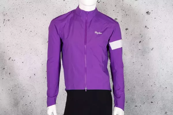 Rapha Men's Core Rain Jacket III: An Enhanced Cycling Companion for Wet Weather