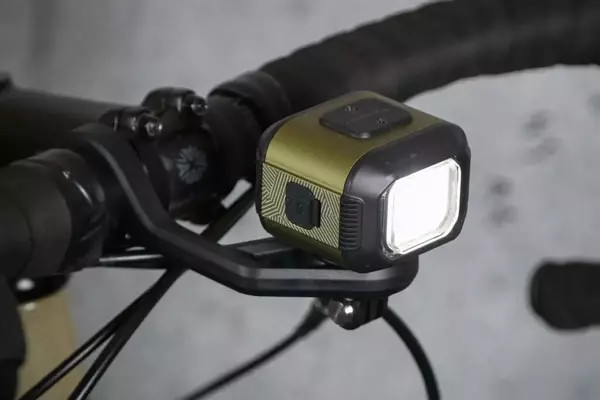 Moon Titan Max 1700 Bike Light Review: A Comprehensive Look at Performance and Features