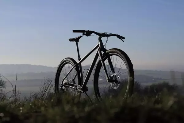 Singular Cycles Unveils the Albatross: A New Era for Mountain Biking with 32-inch Wheels