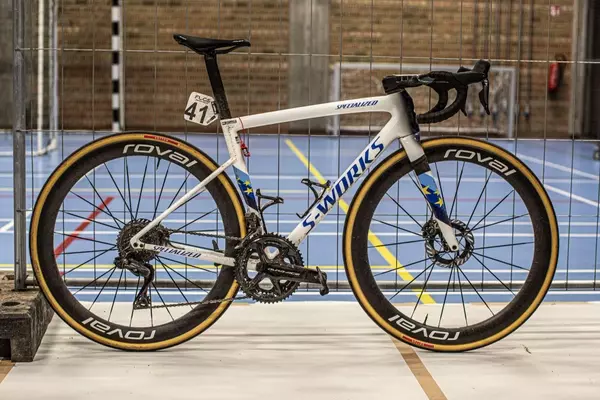 Demi Vollering's Omloop Het Nieuwsblad-Winning Specialized S-Works Tarmac SL8: A Detailed Look
