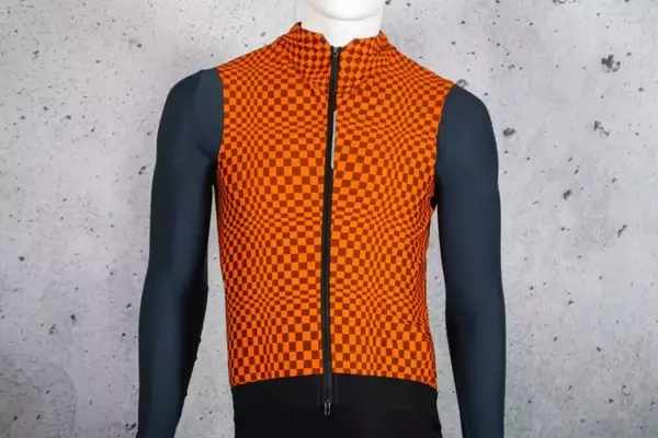 Q36.5 Dottore Hybrid Vest Check Orange: A Masterclass in Cycling Versatility
