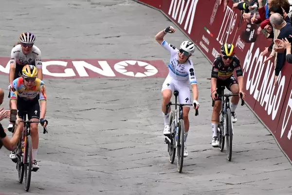 Unexpected Turn of Events in Women's Strade Bianche Race