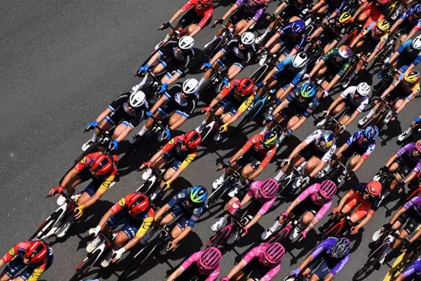 Empowering Women in Cycling Through Online Communities