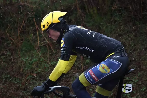 Juan Ayuso's Paris-Nice Race Ends Abruptly Due to Crash