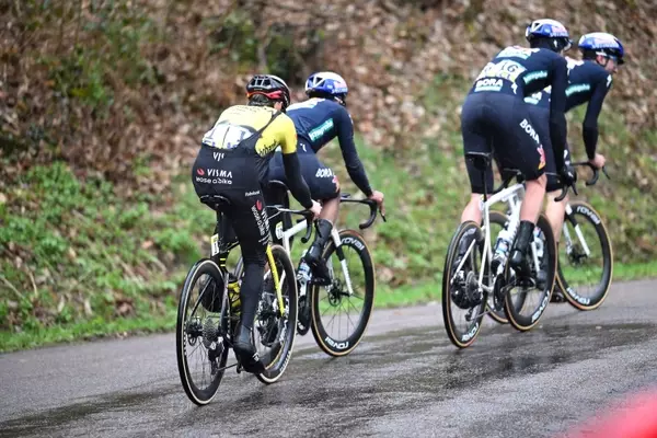 Vingegaard's Unusual Cold Weather Cycling Attire at Paris-Nice