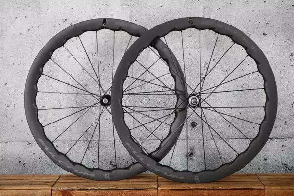 Fulcrum Sharq 42 Carbon SRAM XDR T/L Disc Brake Road Wheelset Review