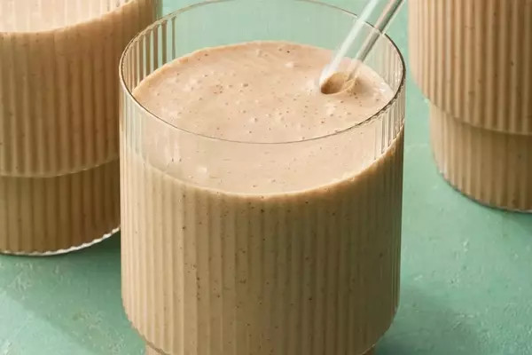 Velvety Almond Butter Chocolate Banana Smoothie: A Protein-Packed Delight
