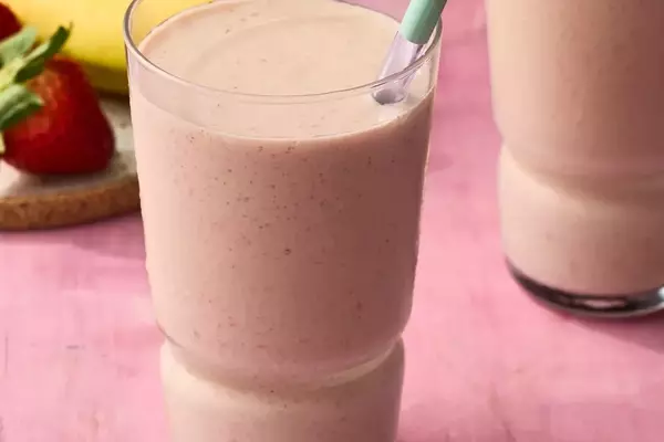 Revitalizing Strawberry-Passion Fruit Smoothie: A High-Protein Breakfast Boost