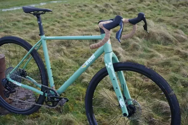 Cinelli Speciale Gravel: A Blend of Heritage and Modernity with Performance Challenges