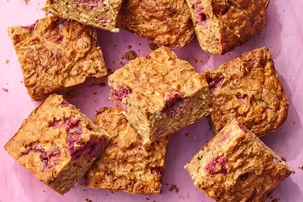 High-Protein Almond Butter & Raspberry Oatmeal Bars: A Nutritious and Delicious Treat