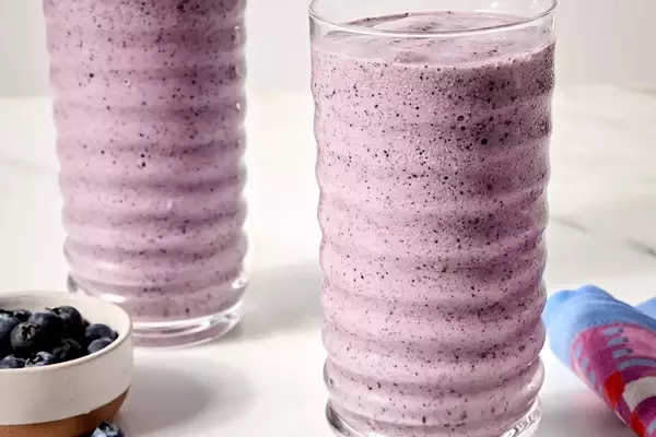 Wholesome Blueberry Oatmeal Smoothie: A Nutritious Start to Your Day