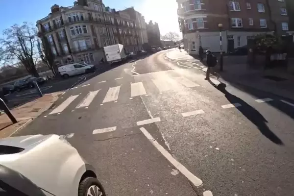 Cyclist Receives “Dangerous Riding” Warning After Reporting Phone-Using Drivers to Police