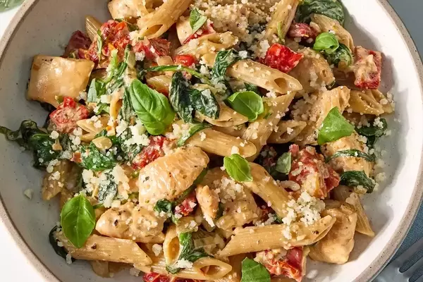 Delectable Chicken & Spinach Penne Skillet: A High-Protein Meal for Busy Weeknights