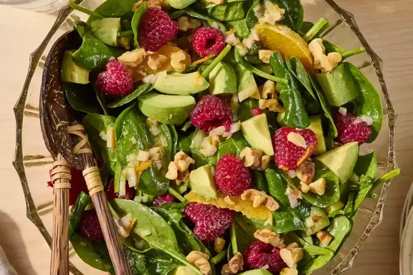 19 Refreshing Spinach Salad Recipes Perfect for Springtime